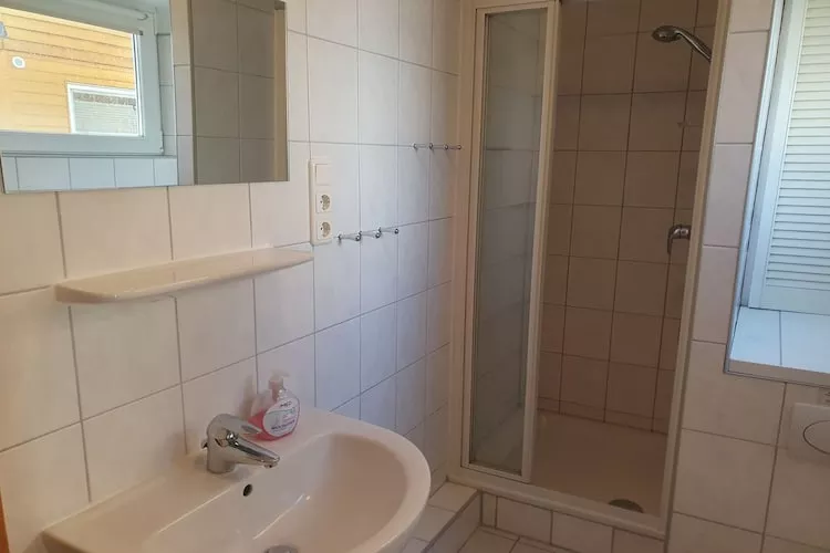Haus 2 - Steg F - Classic / 4 Personen-Bathroom