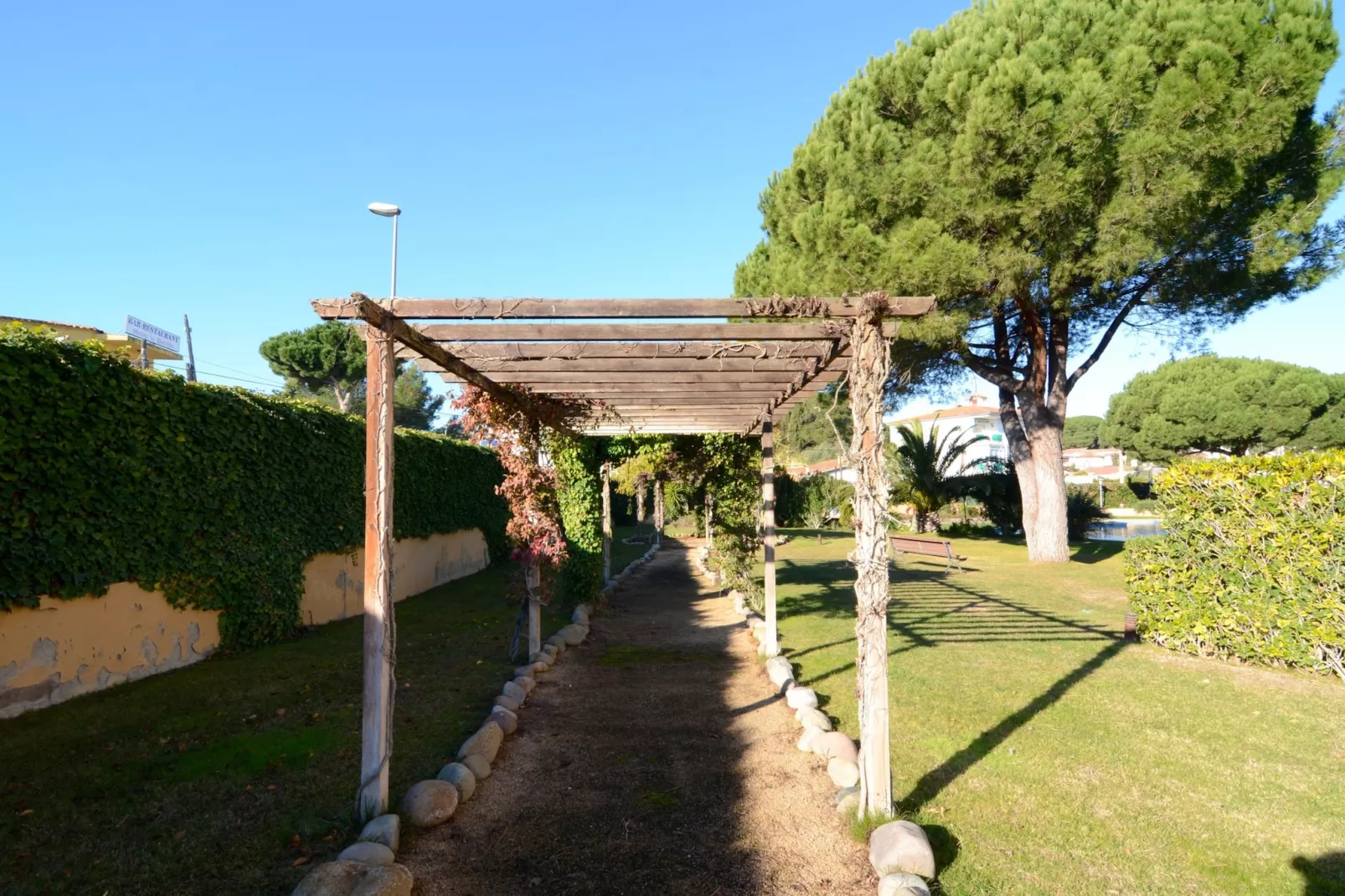 RIELLS BLAU E 202-Outdoor