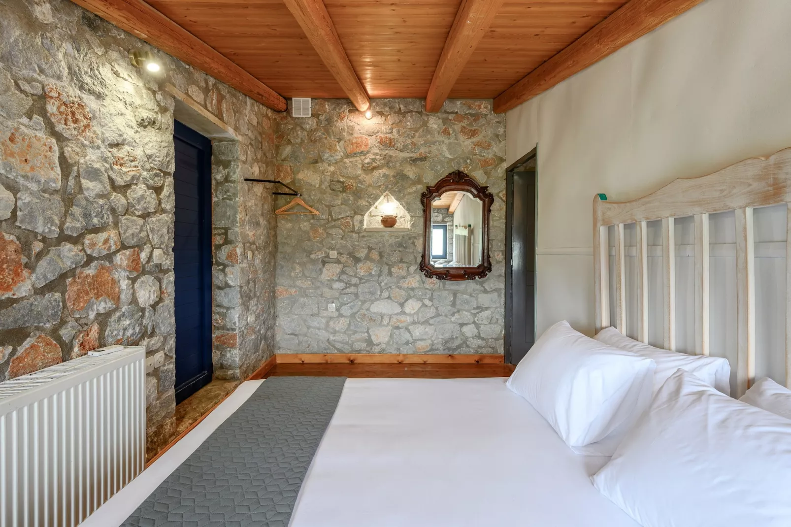 Manousaki-Bedroom