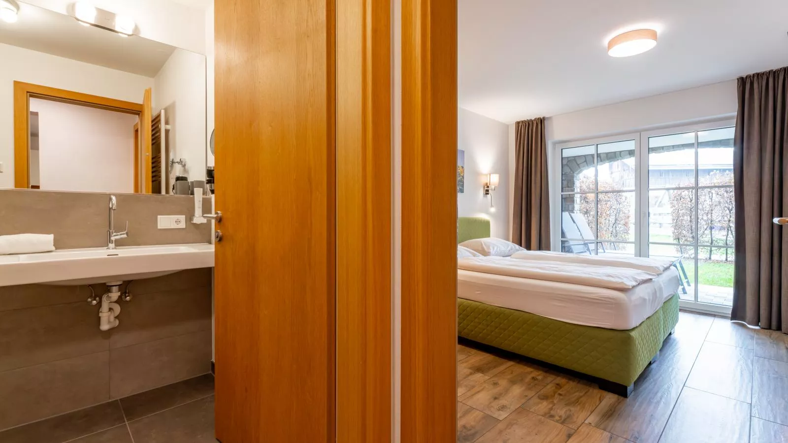 Tauern Suites Mitterwirt TOP 203-Bathroom