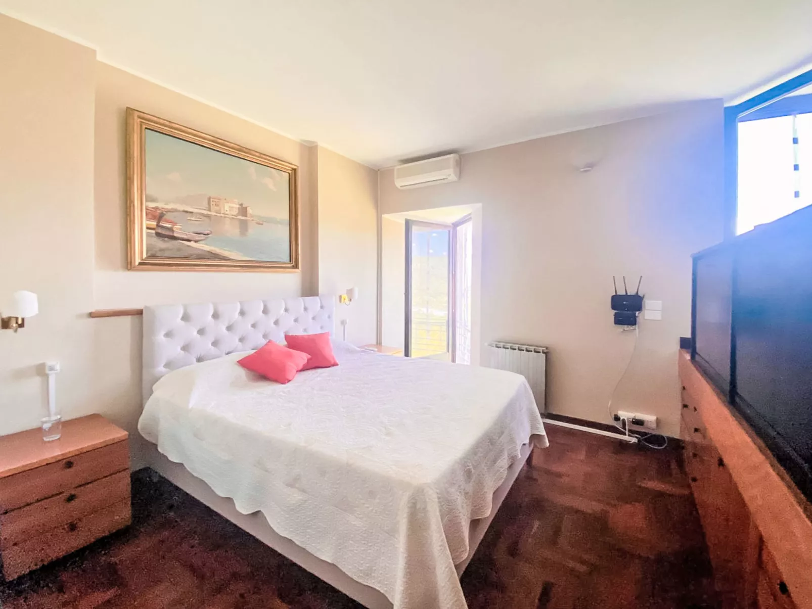 Miralago-Inside