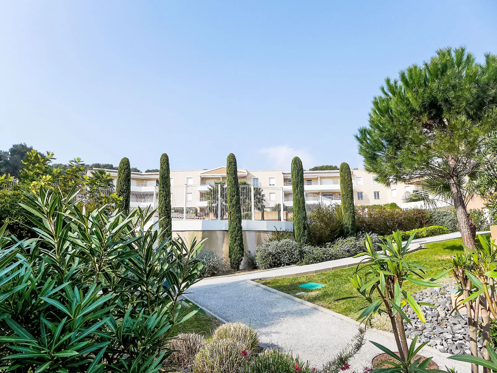 Le Domaine de la Baie-Outside