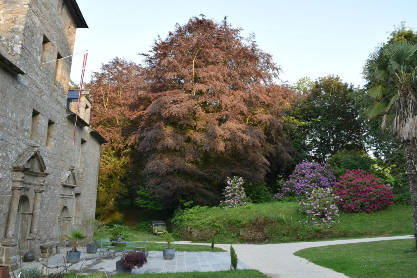 434102-Gardens summer
