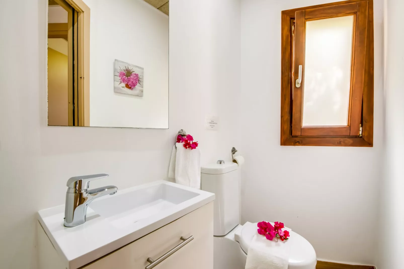 Casa Pequeña-Bathroom