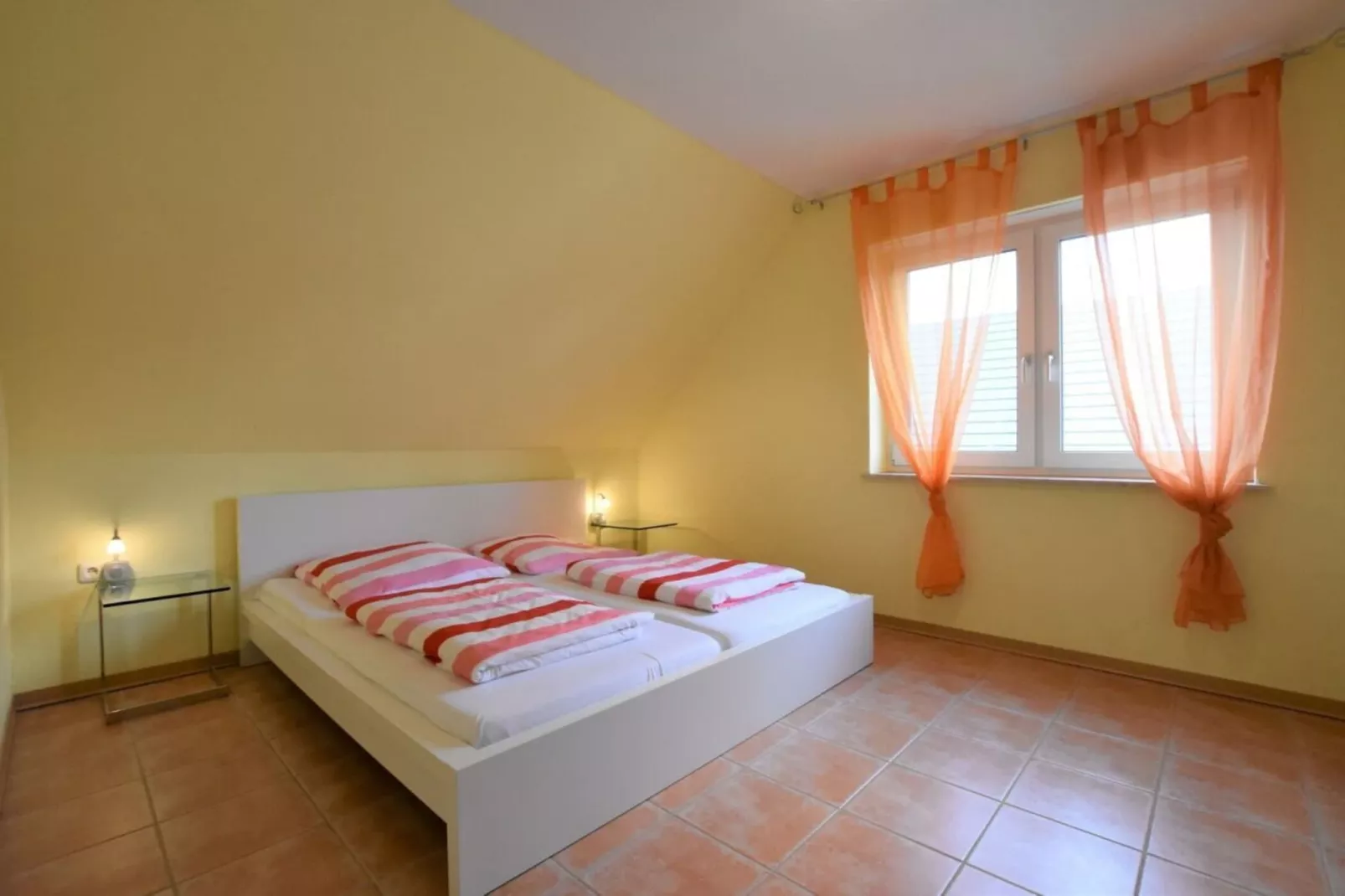 264432-Schlafzimmer