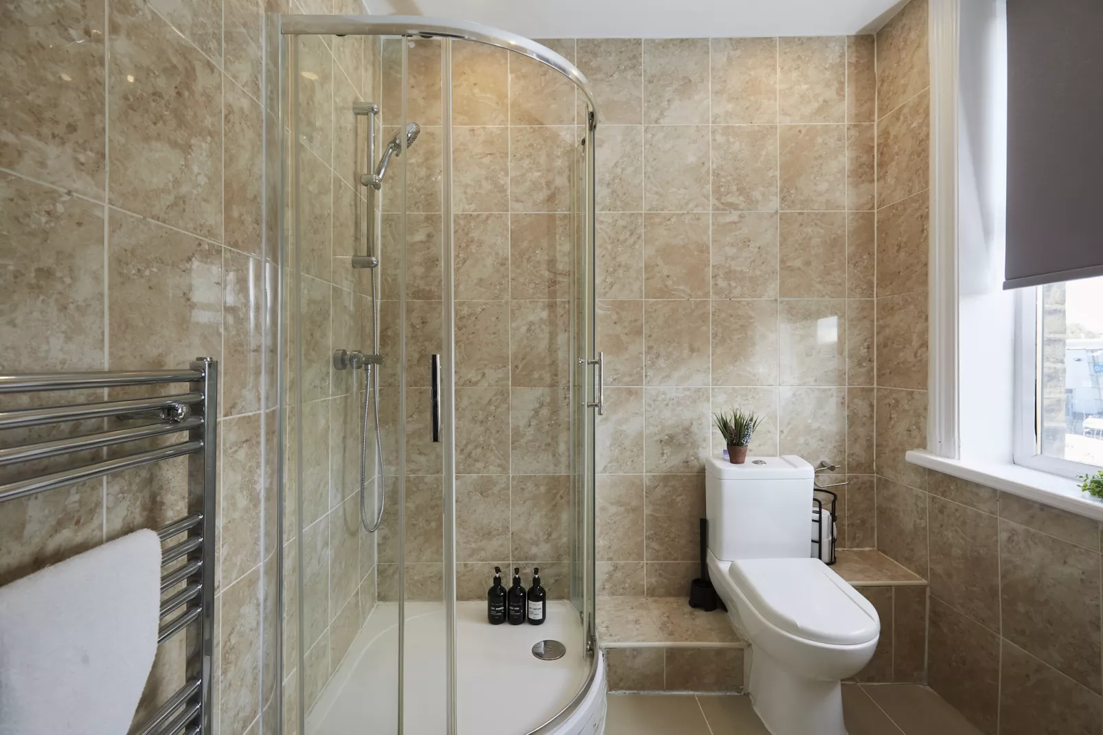 BV Aparthotel Huddersfield Ideal for Business & Leisure Stays-Salle de bain