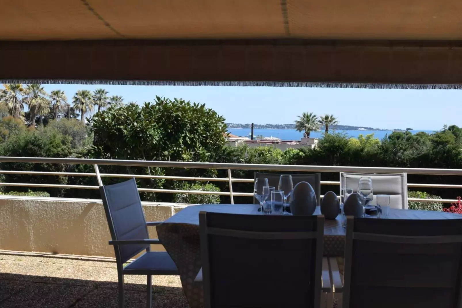 Vue Mer à Golfe-Juan Proche Cannes Plage et Garage-Terrace balcony