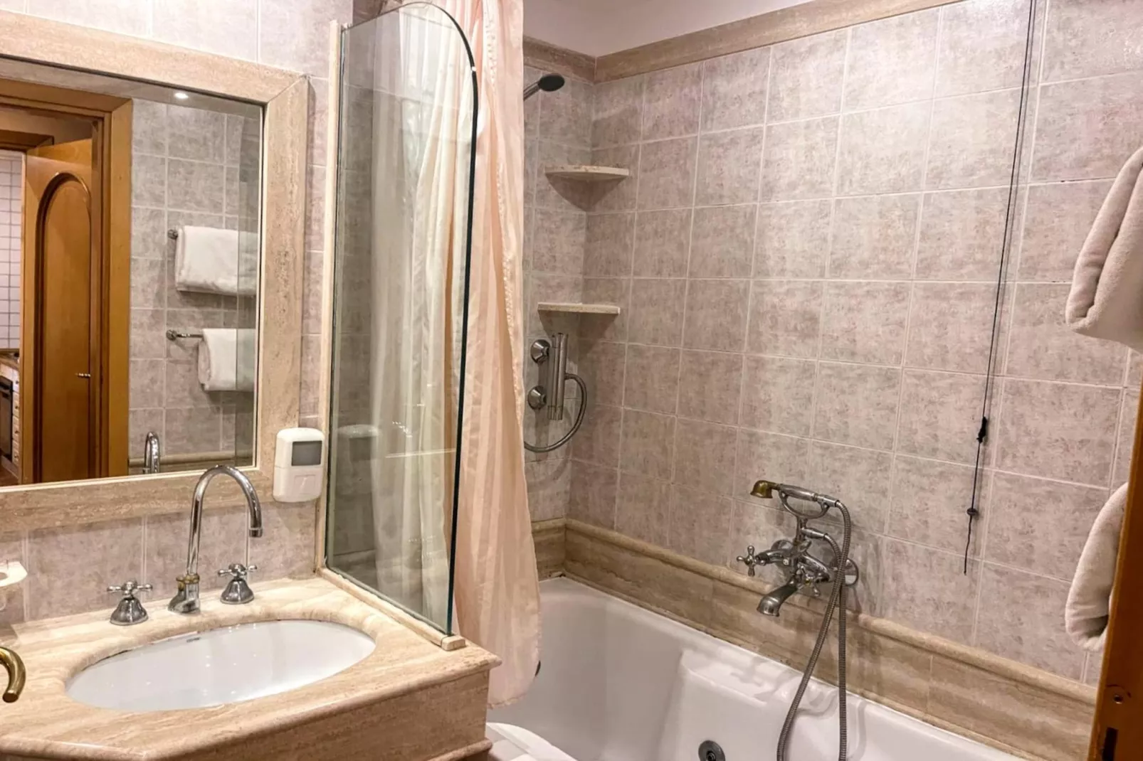 Bilocale vista giardino 105-Bathroom
