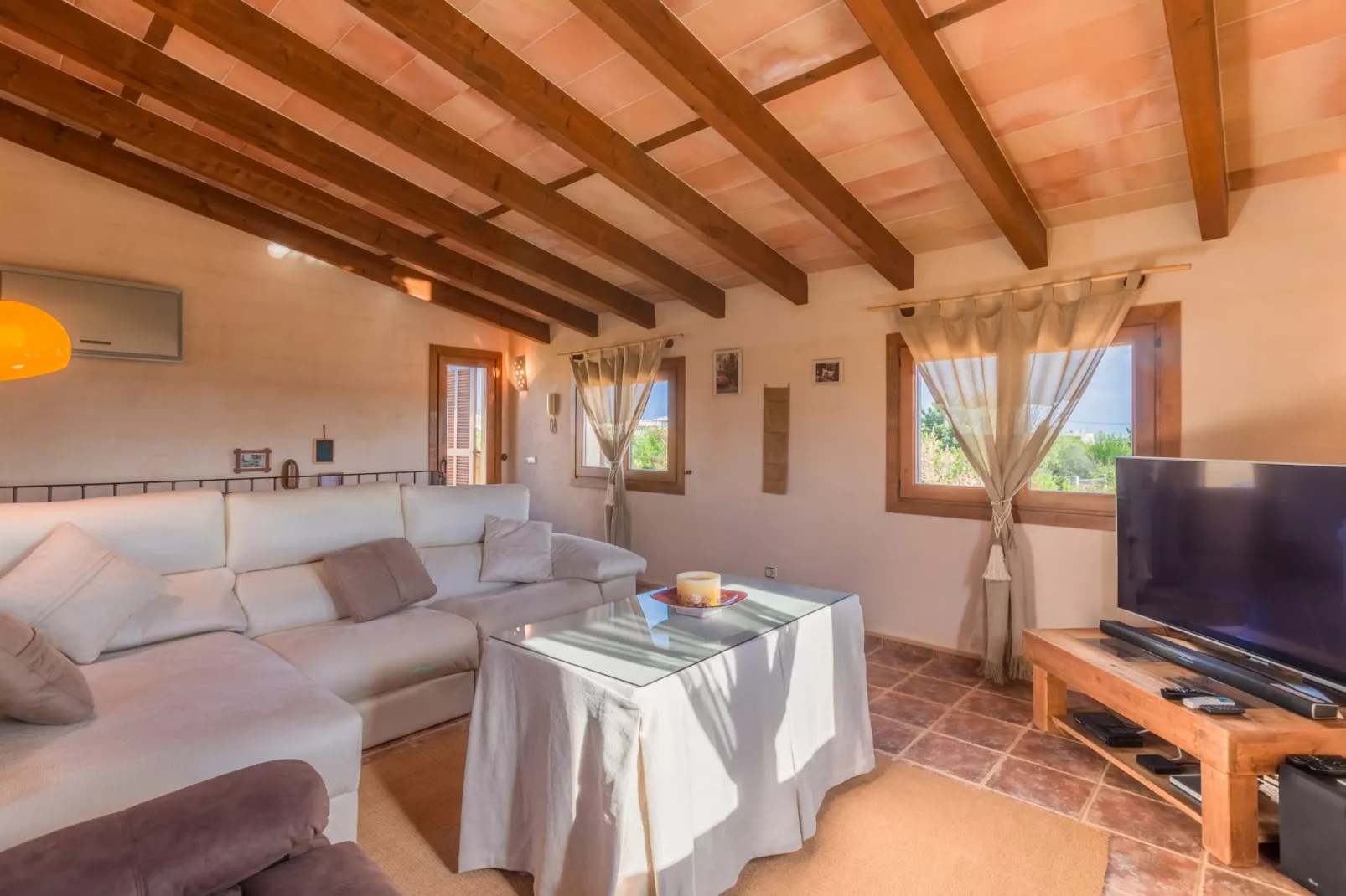 Sa Tanqueta Rustica, Finca 5StarsHome Mallorca-Living room