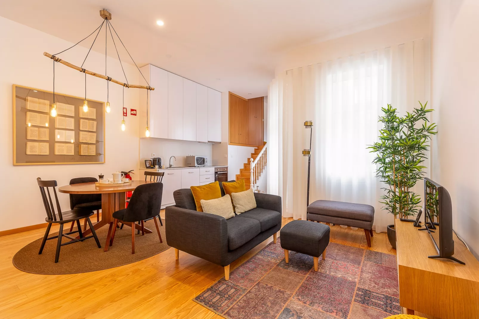 YOUROPO - Cosy 4-Living room