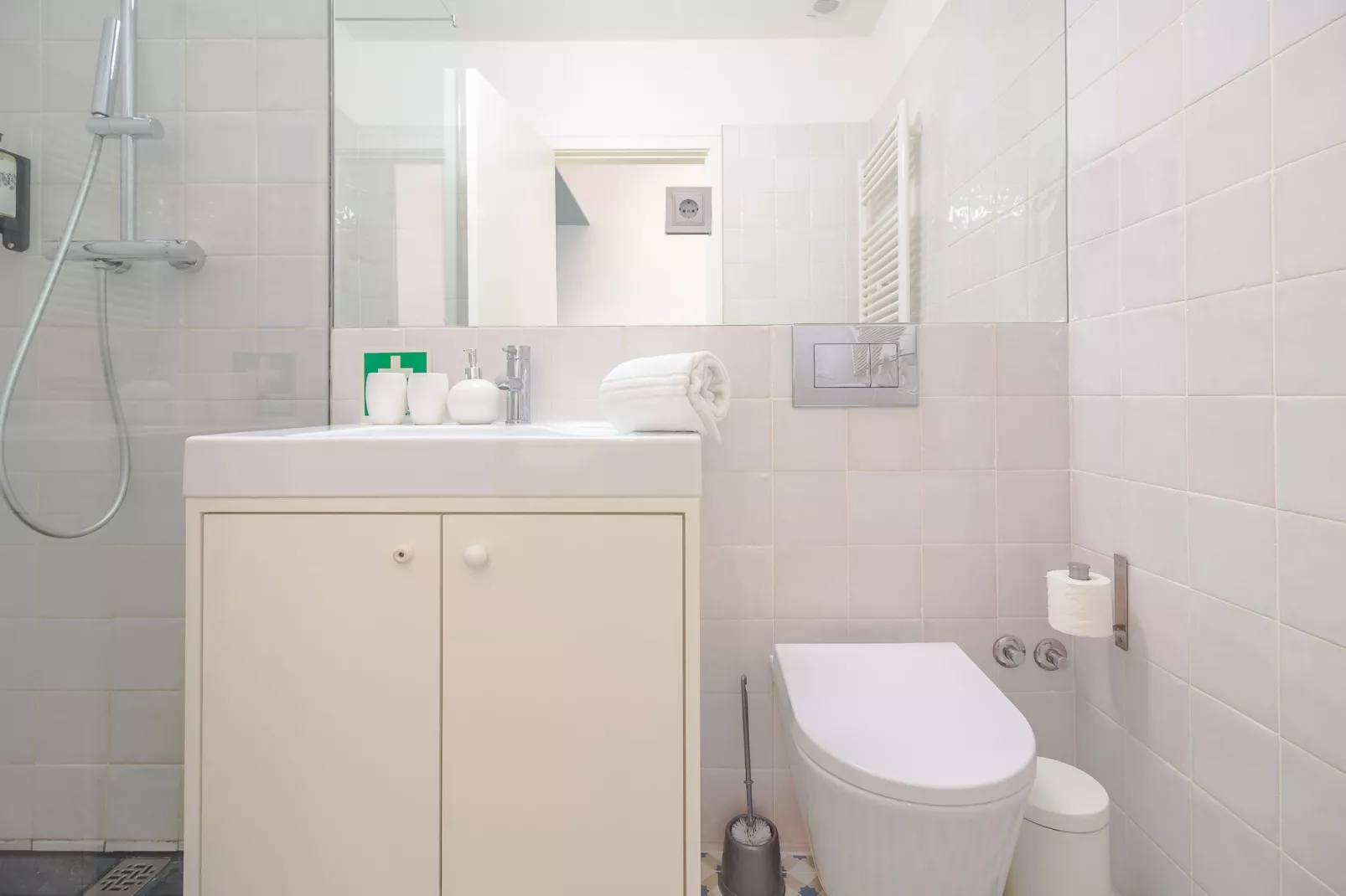 YOUROPO - The Tower 1F-Bathroom