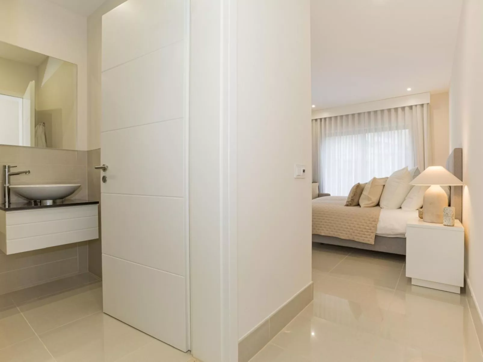 Pine Hills Reva Santuary Modern Elegance-Drinnen