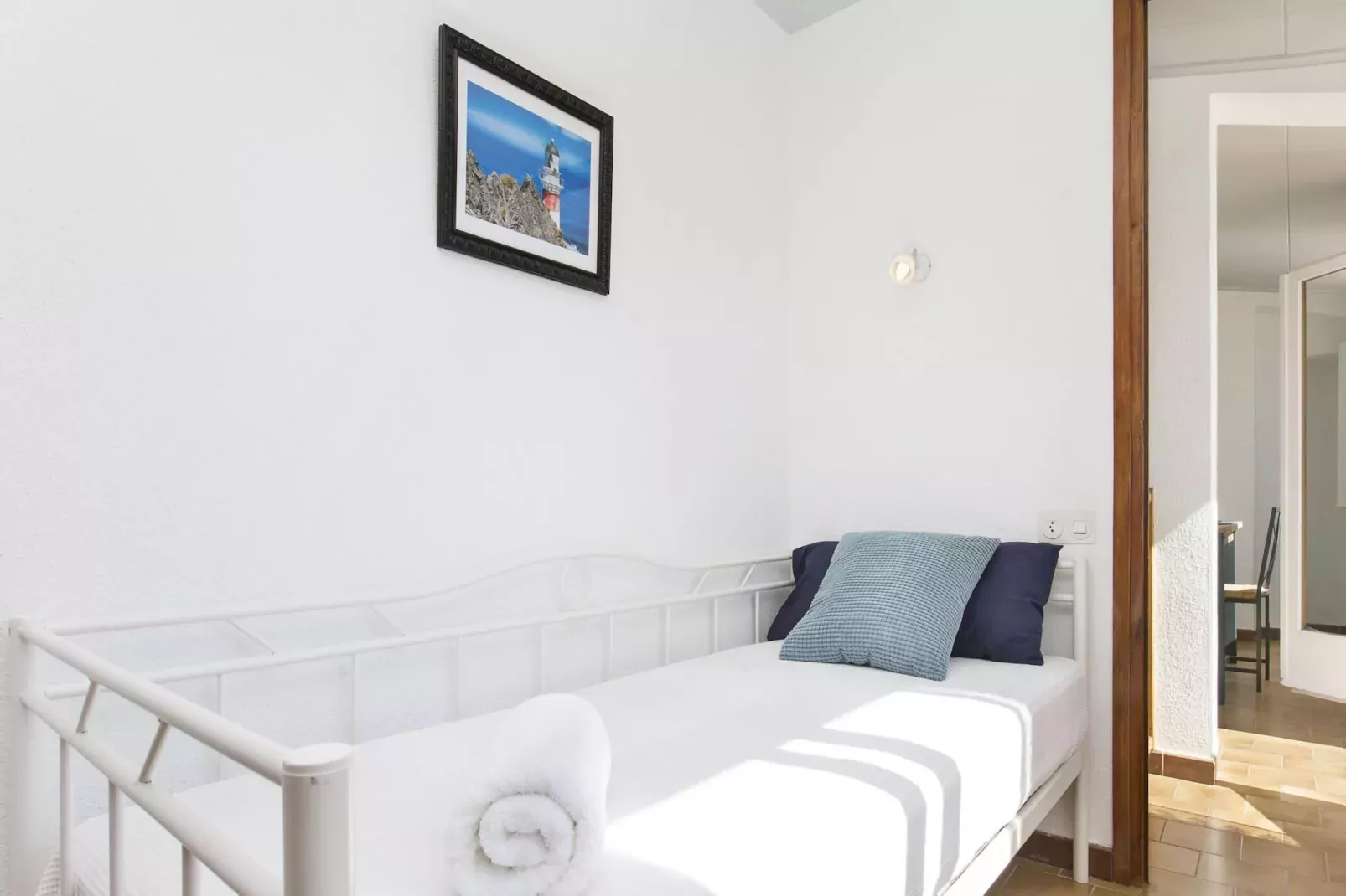 Tensi-Bedroom