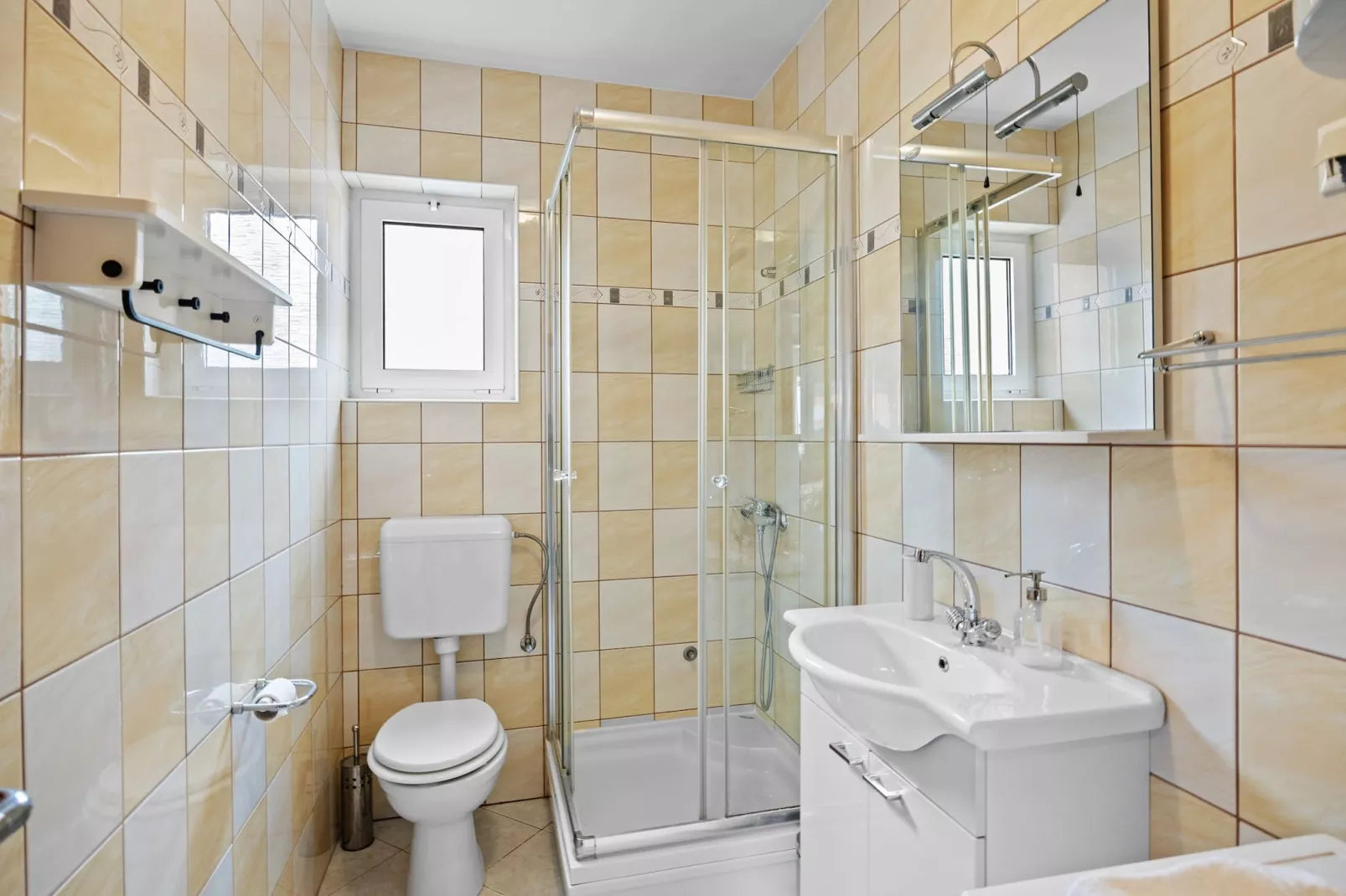 Apartments Neda - Two Bedroom Apartment Maslina-Bathroom