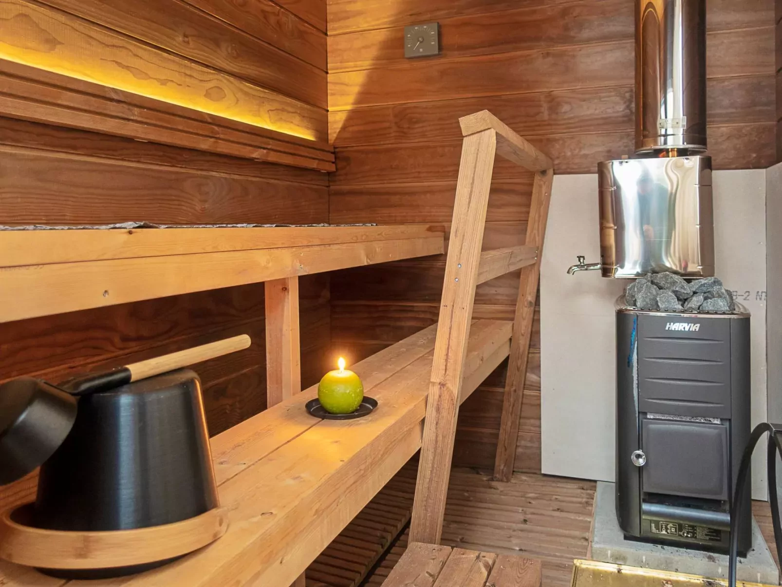Samruam b aurora cabin-Inside