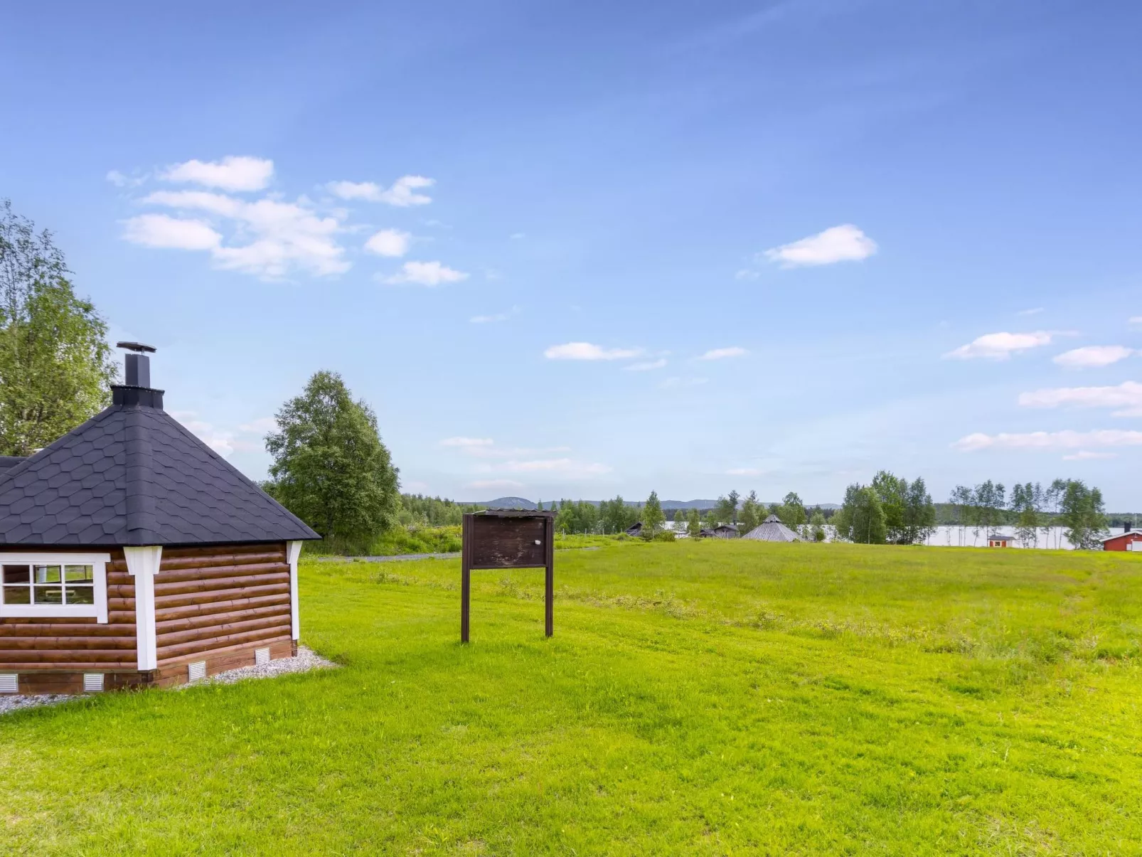 Ruka-kitkan kuukkeli-Outside