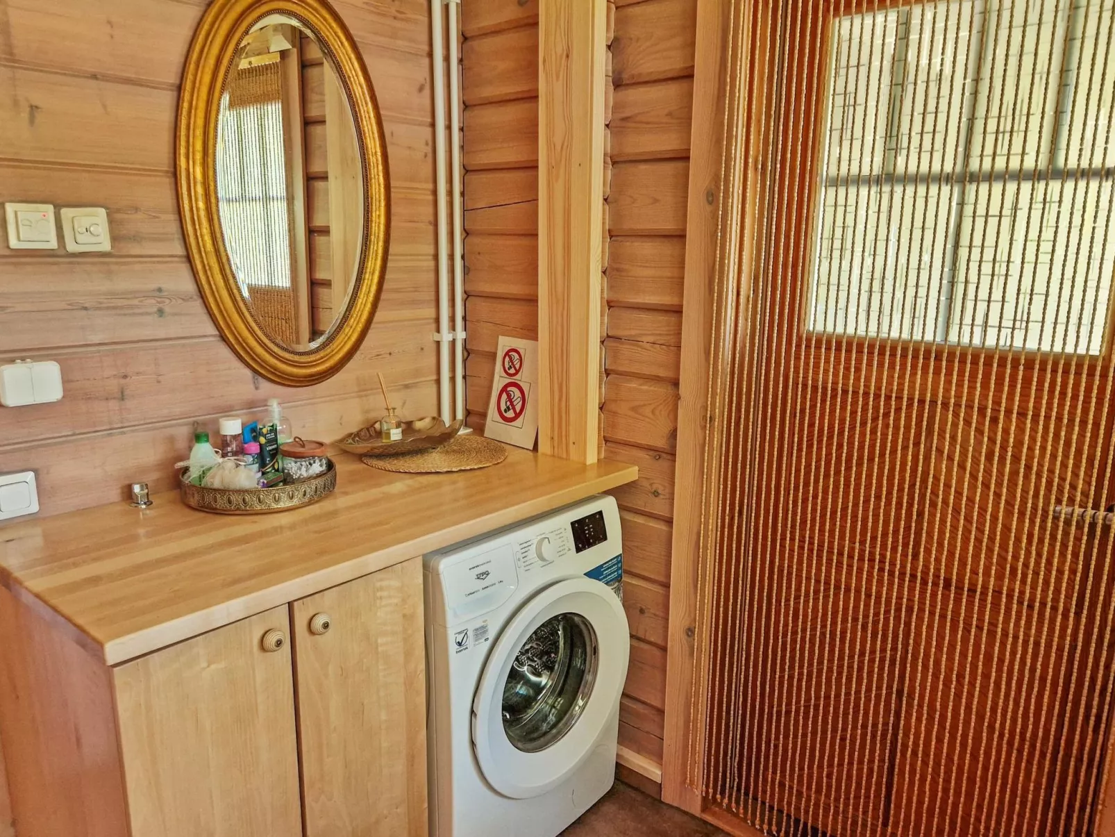 Annas beach-Inside
