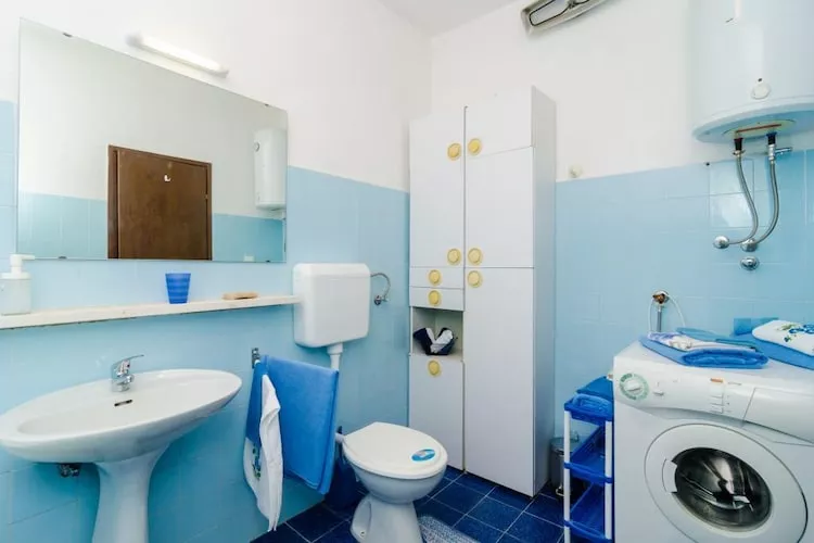 Holiday Home Field of Olives - Two Bedroom Holiday Home with Terrace-Badezimmer