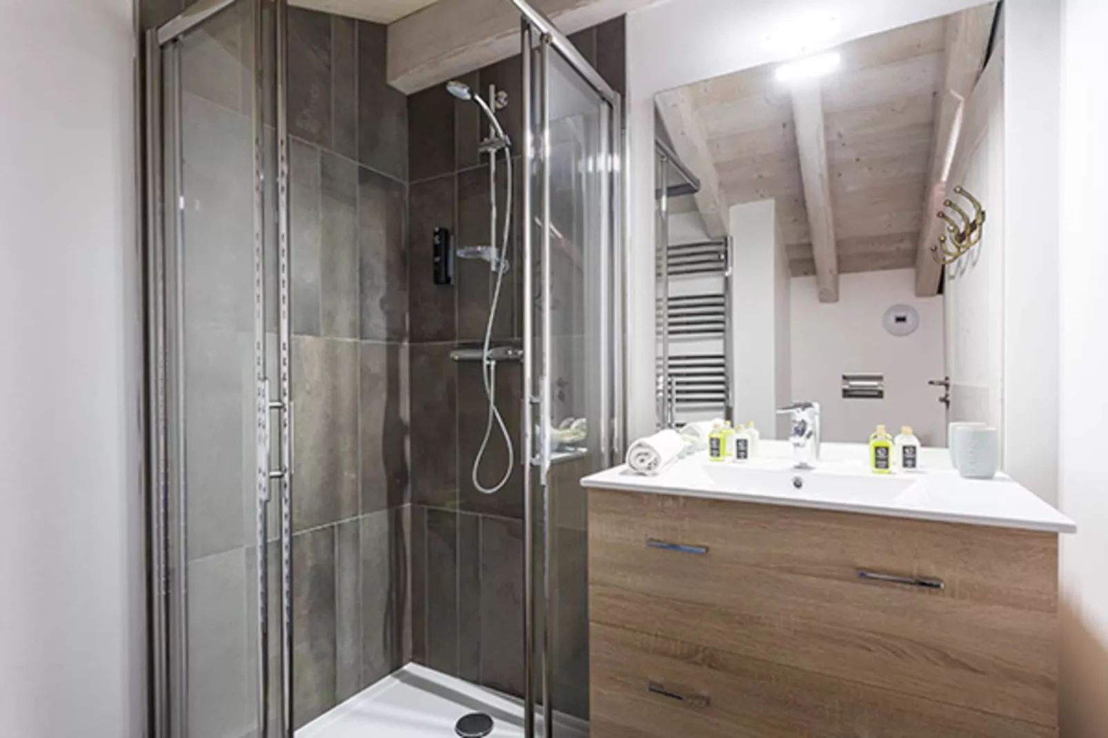 Le Hameau de barthelemy-A36P-Salle de bain