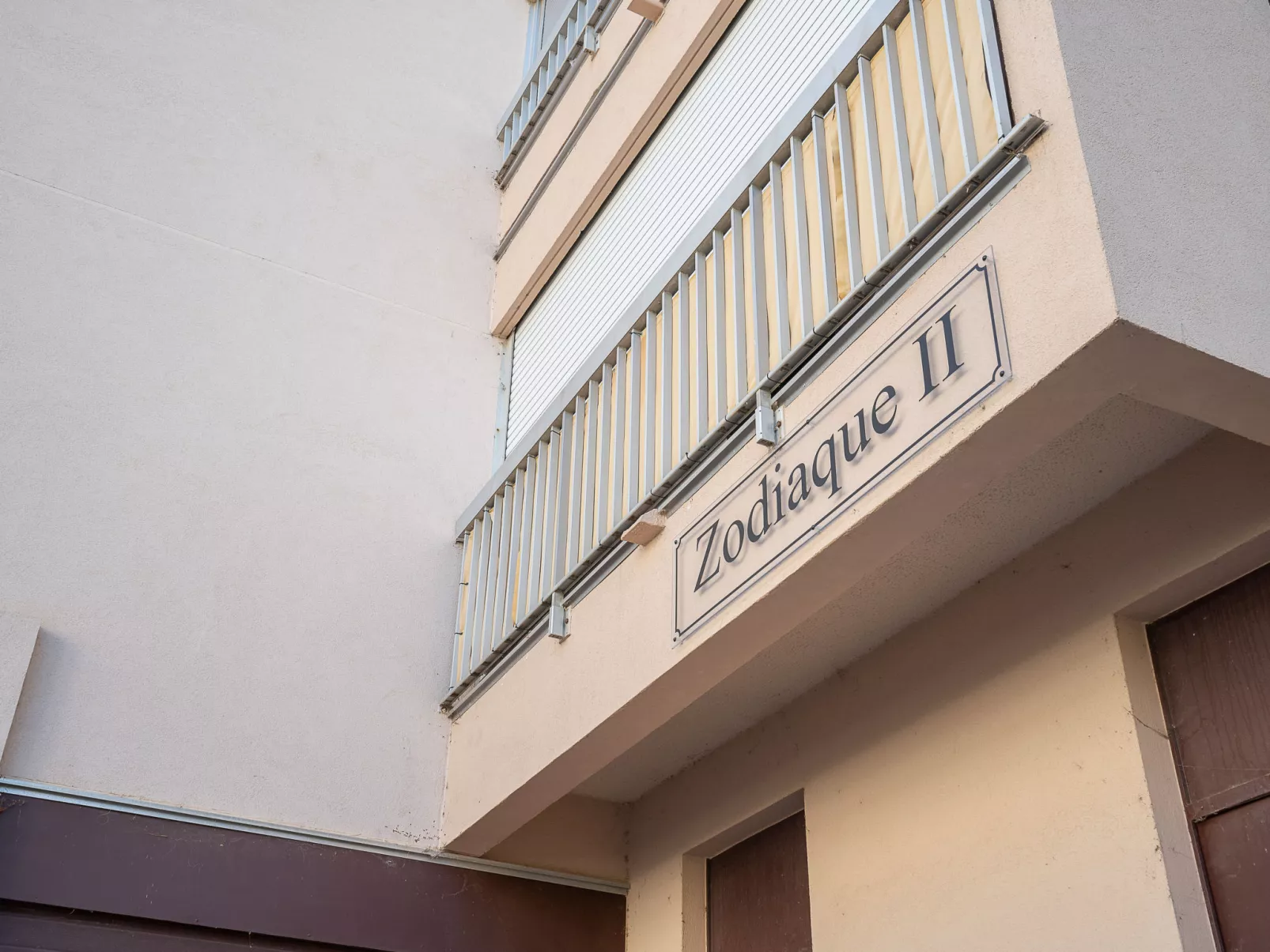 Le Zodiaque II-Outside
