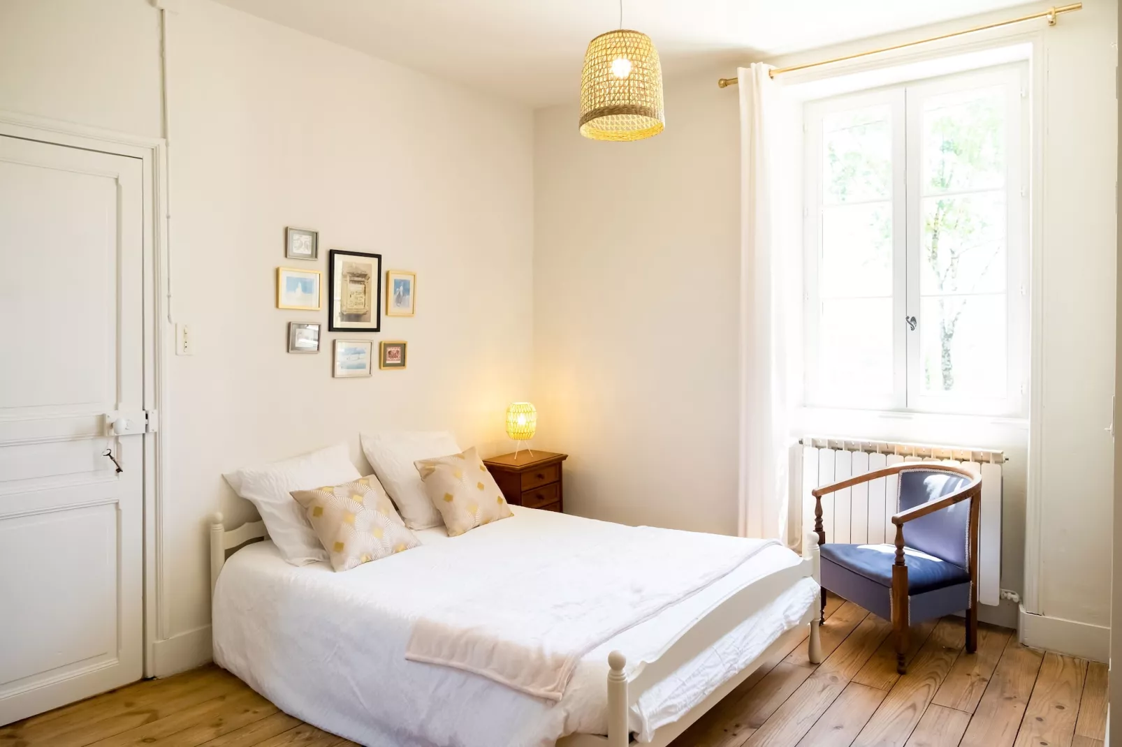 Maison de charme avec piscine à Coubejours-Bedroom