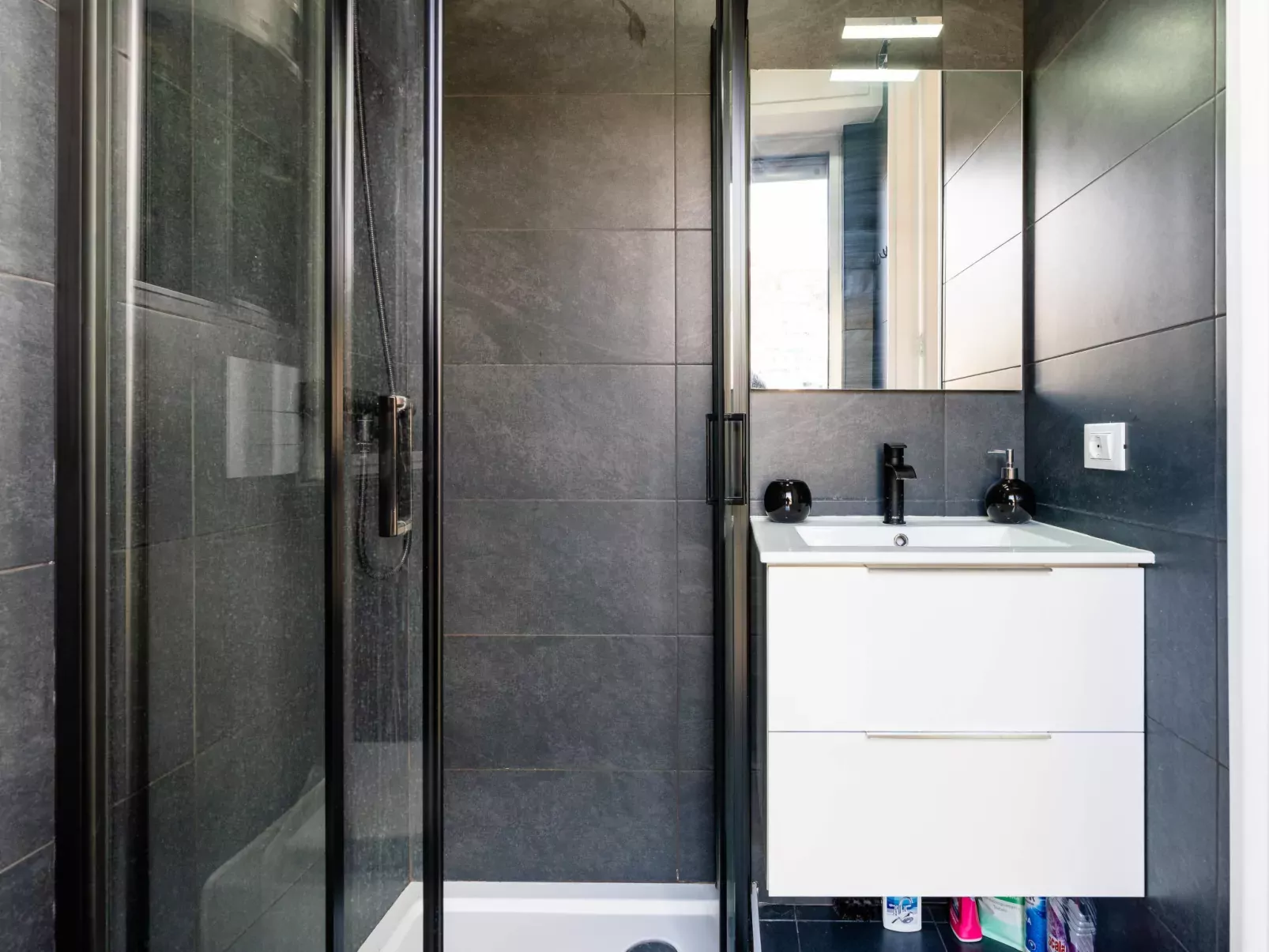 Modern Studio Nest-Inside