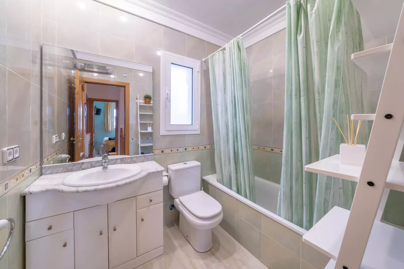 Amelia-Bathroom