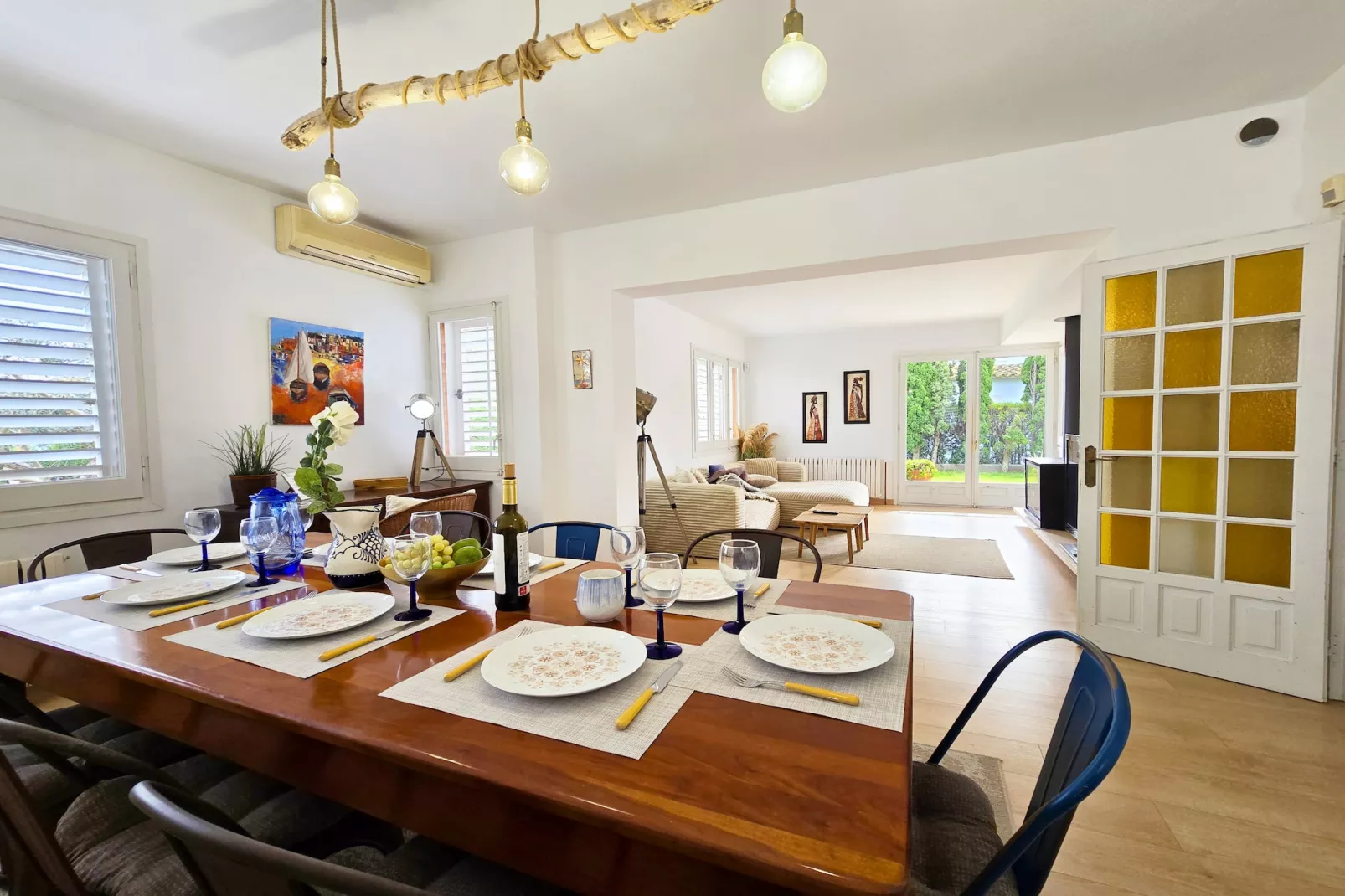 Veronica-Dining room