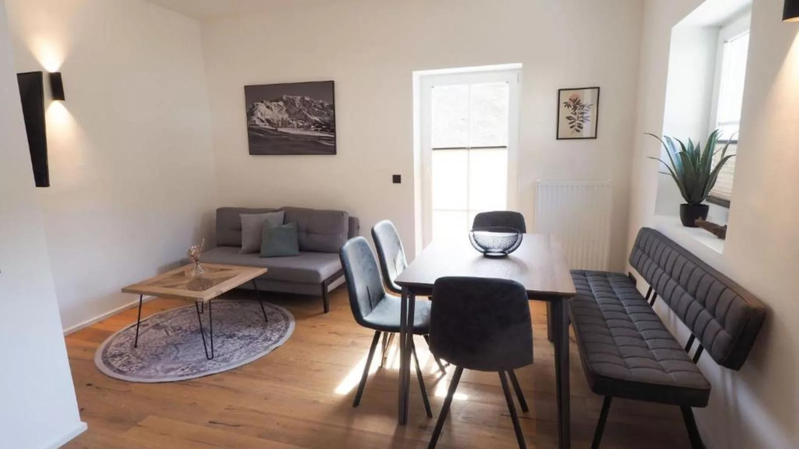 Leni Top 1-Living room