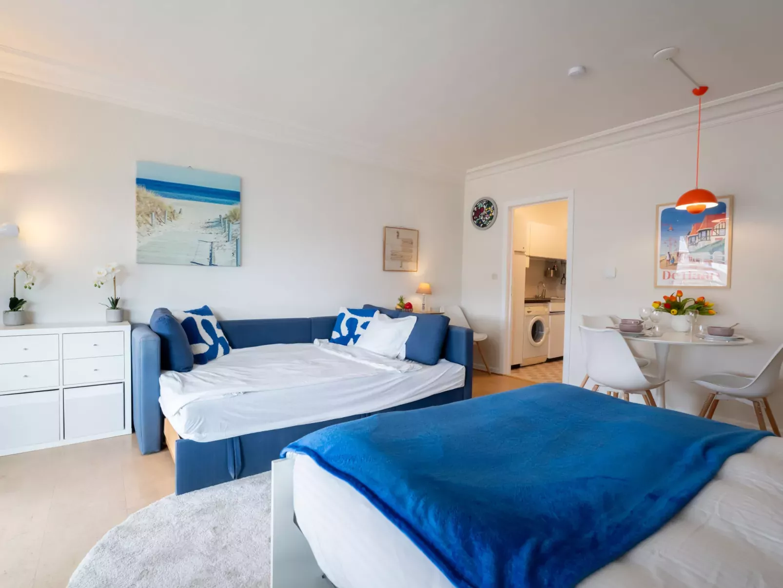 Cosy @ the beach studio with pool-Inside