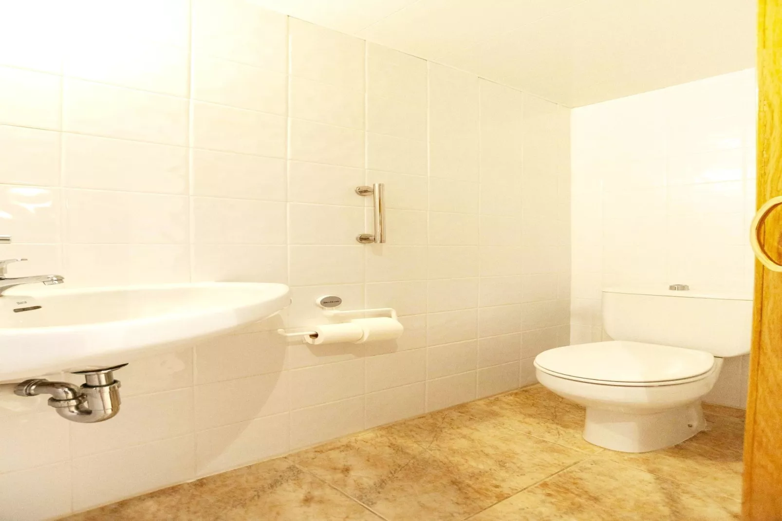 1232 GAUDI 100m PLAYA-Badezimmer