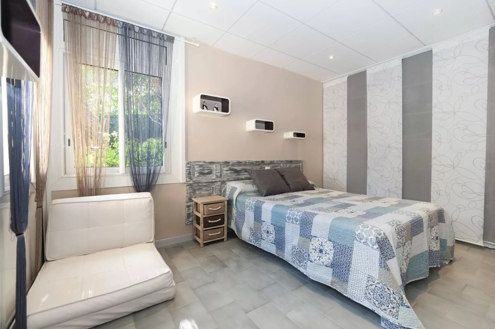 1233 VILA NEUS con piscina-Bedroom