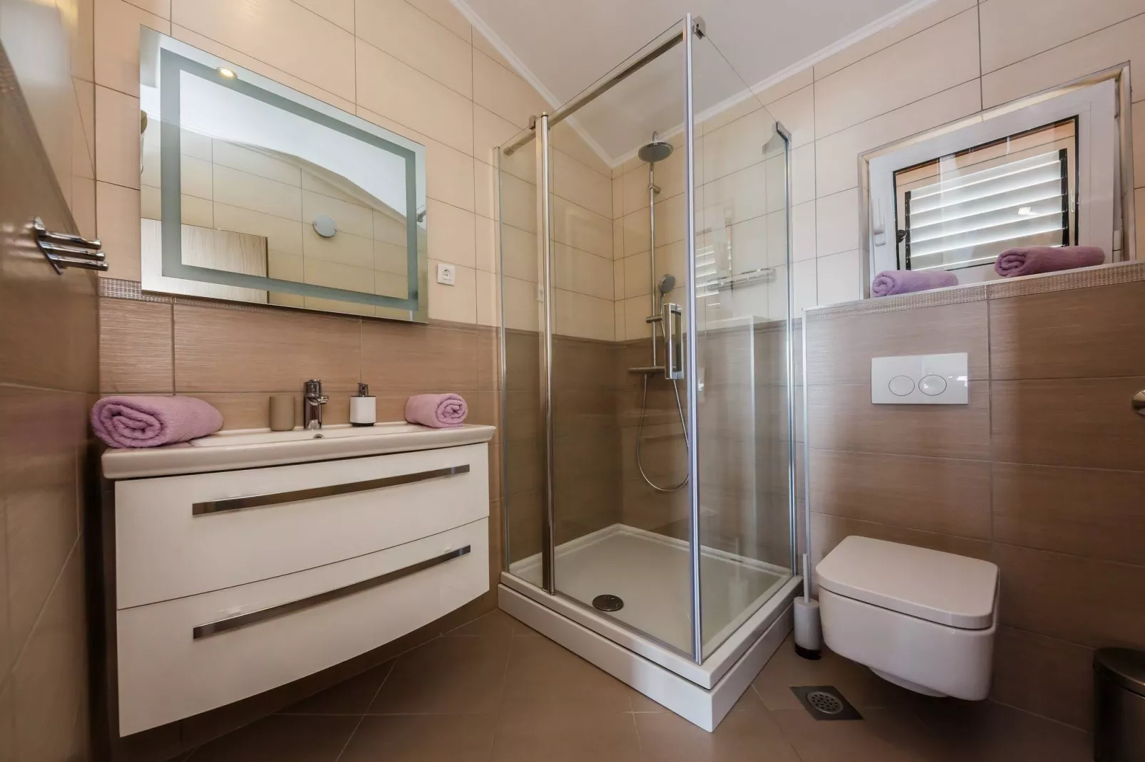 Apartments Savin - two bedroom apartment-Badezimmer
