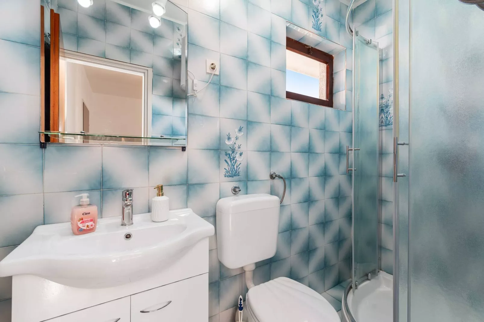 Apartments Barbarella - Three Bedroom Apartment A2-Bathroom