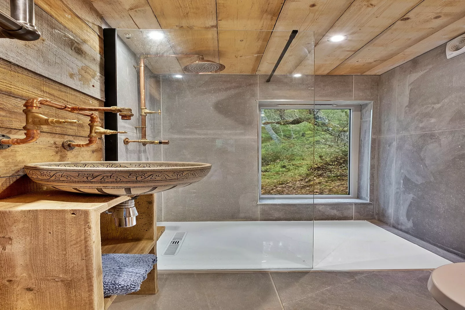 Cosagach Falls Cabin-Badezimmer