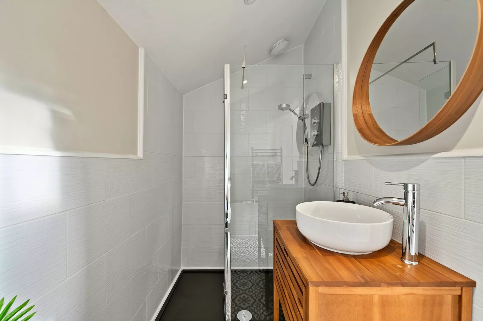 Hillfarrow Hideaway-Bathroom
