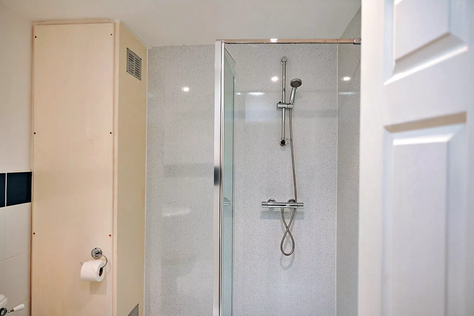 Netley Hall - Rose-Bathroom