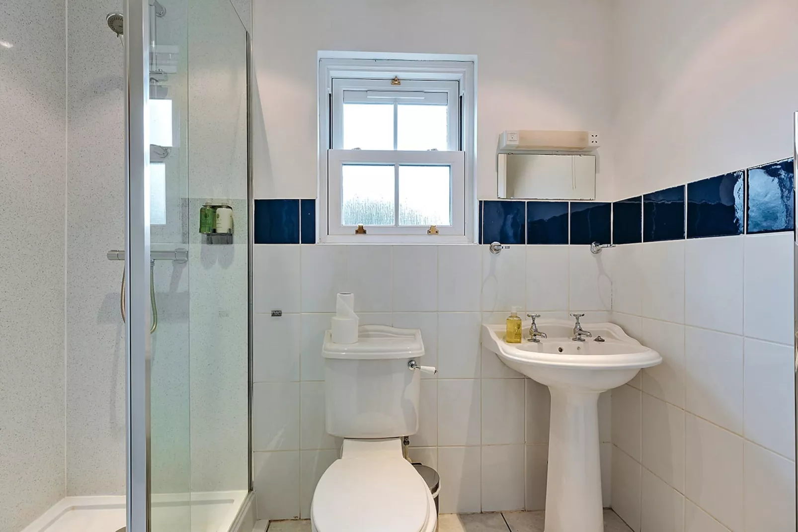 Netley Hall - Jasmine-Bathroom