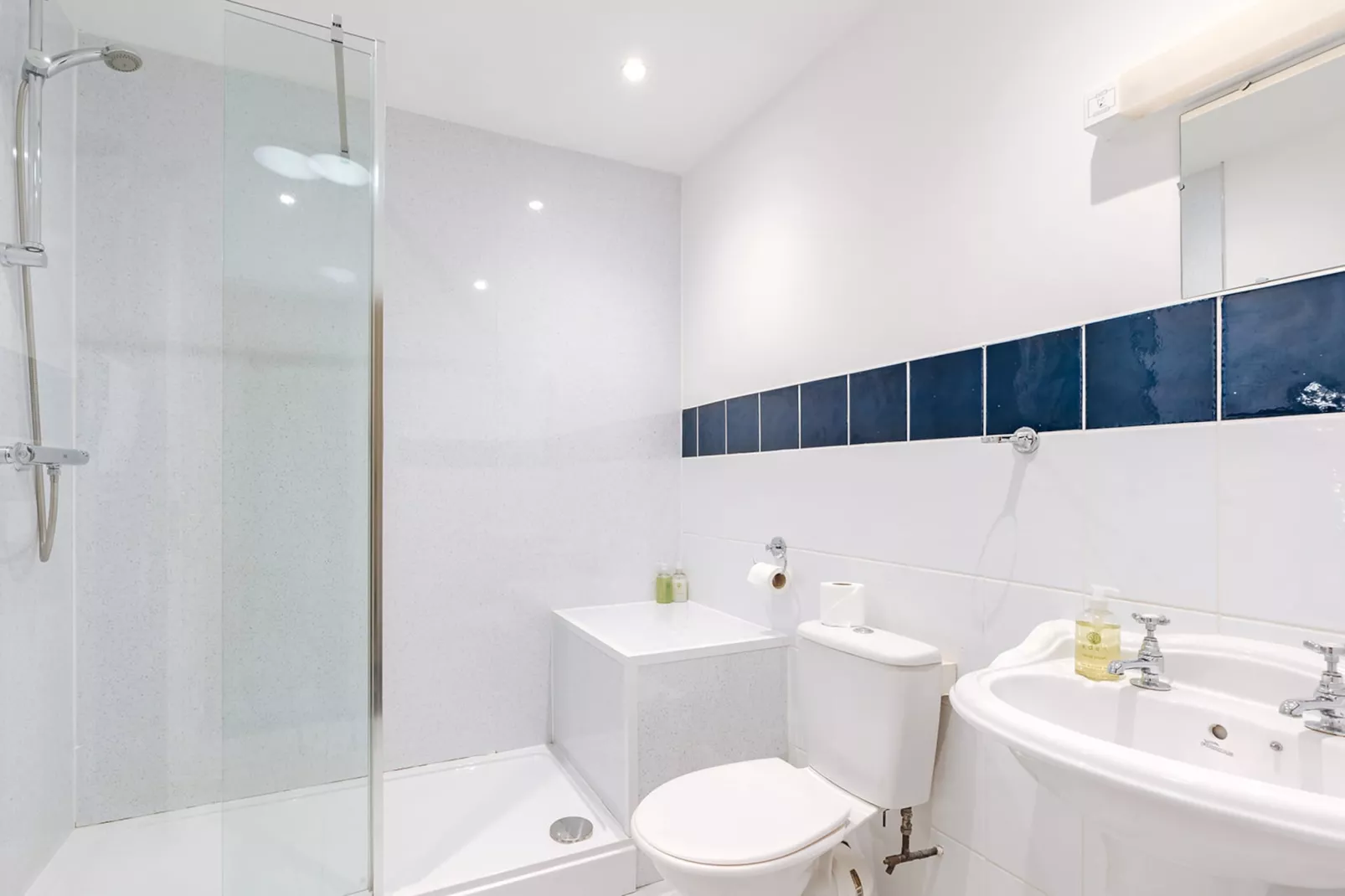 Netley Hall - Rosemary-Bathroom