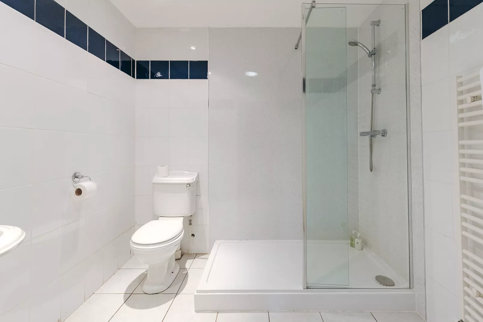 Netley Hall - Camelia-Bathroom
