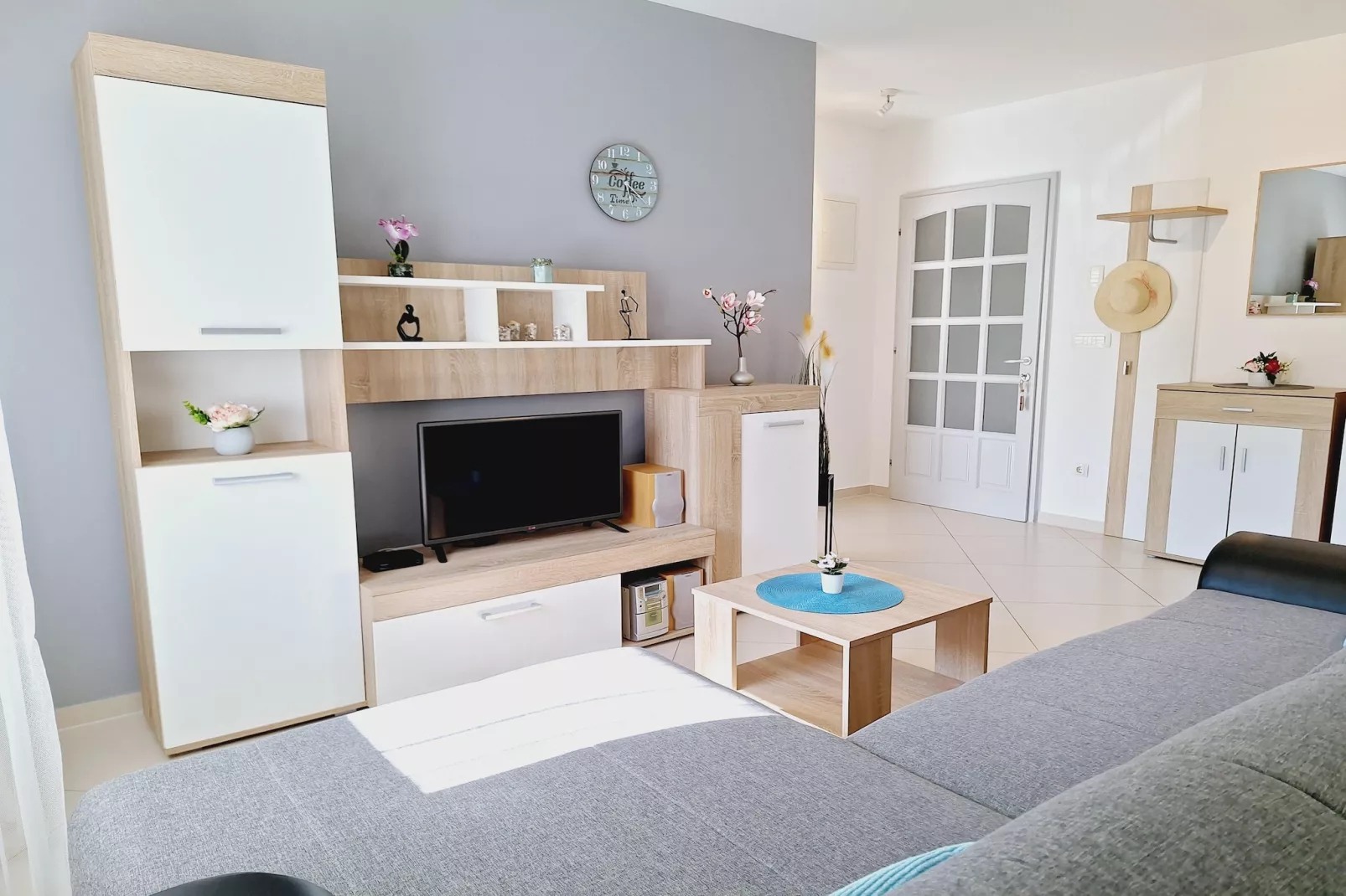 Enelani 1-Wohnzimmer