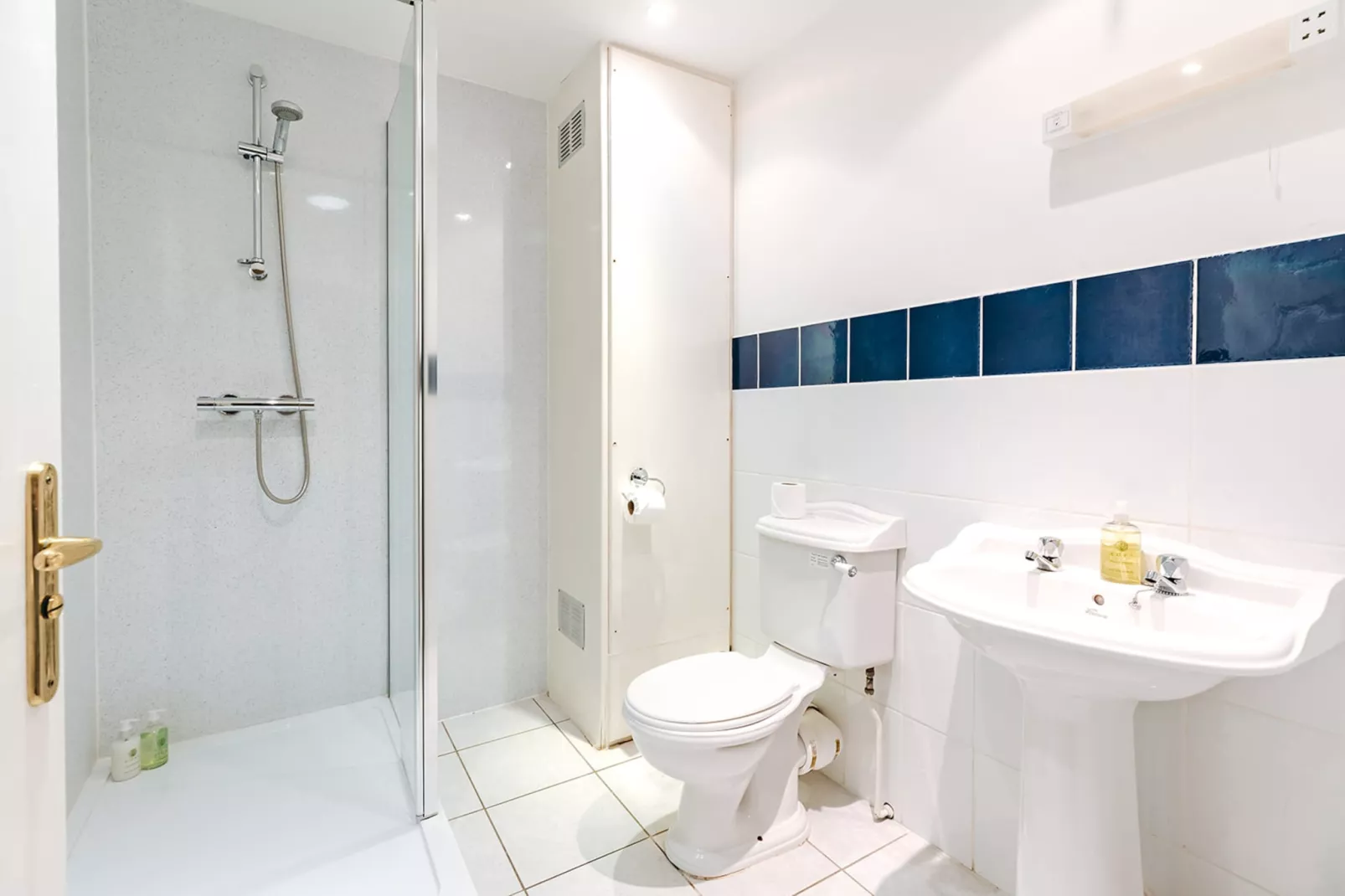 Netley Hall - Thyme-Bathroom