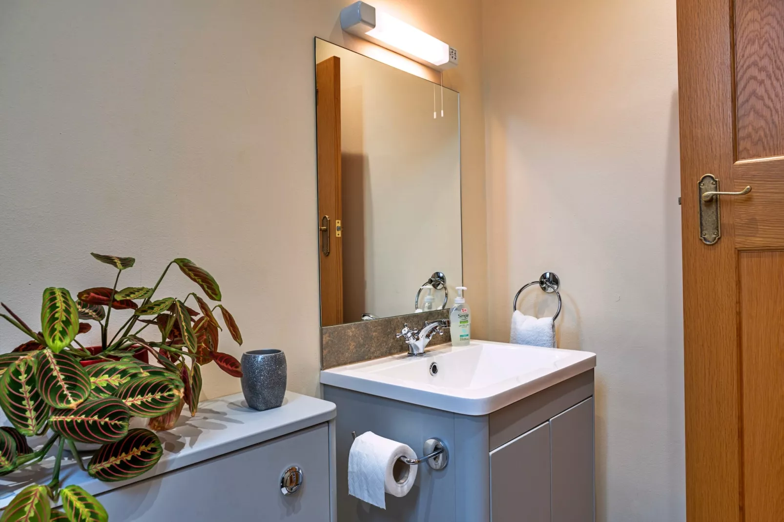 Lower School Cottages-Bathroom