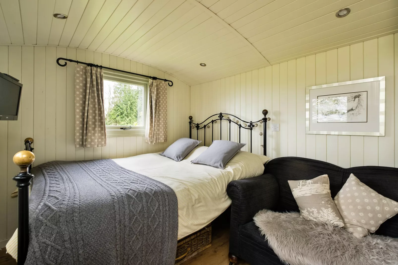 Hay and Hedgerow Glamping-Bedroom