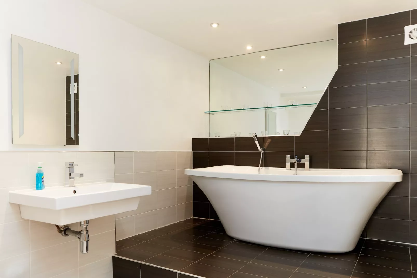 Nether Burrows Farm-Bathroom