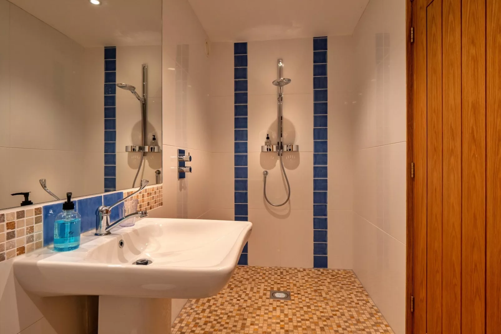 Berry Pen Cottage-Bathroom