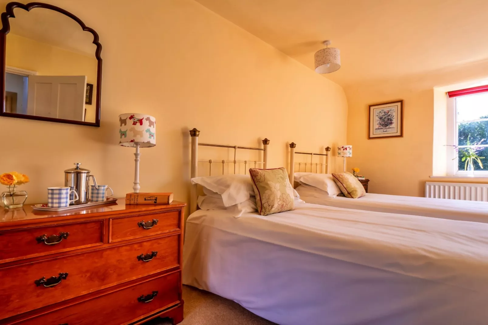 Lodge Cottage-Bedroom
