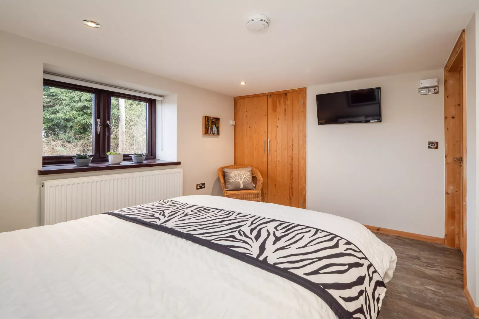 Pottles Cottage-Bedroom