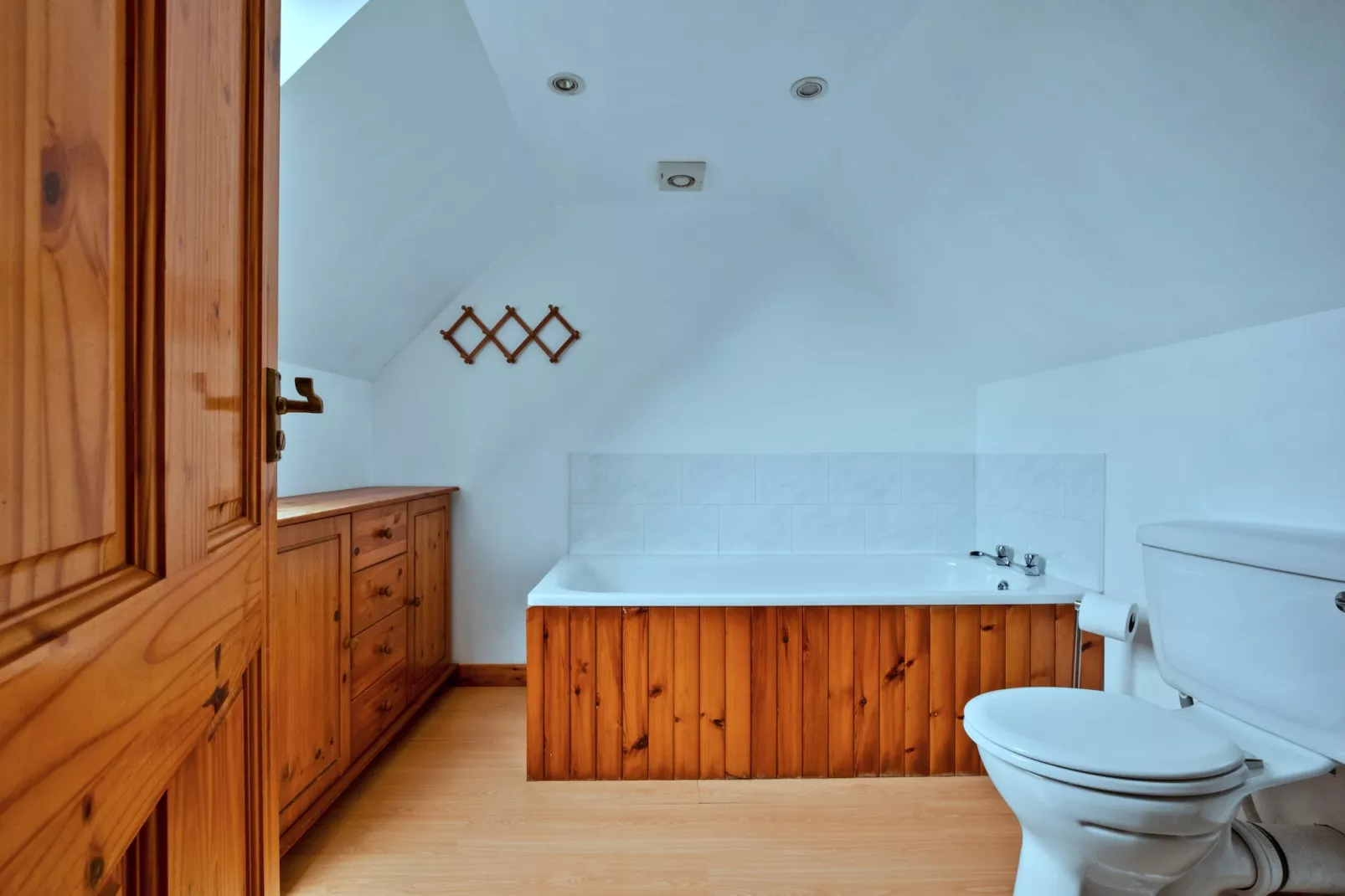 Lochead Cottage-Bathroom