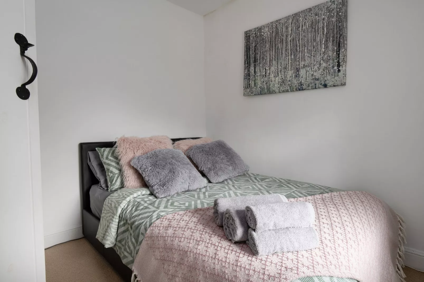 Bron Elan-Bedroom